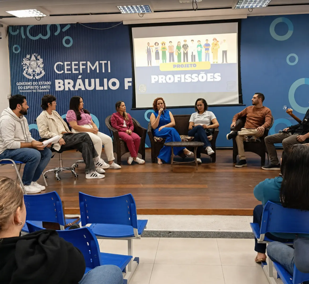 Roda de conversa sobre profissões com estudantes da rede pública